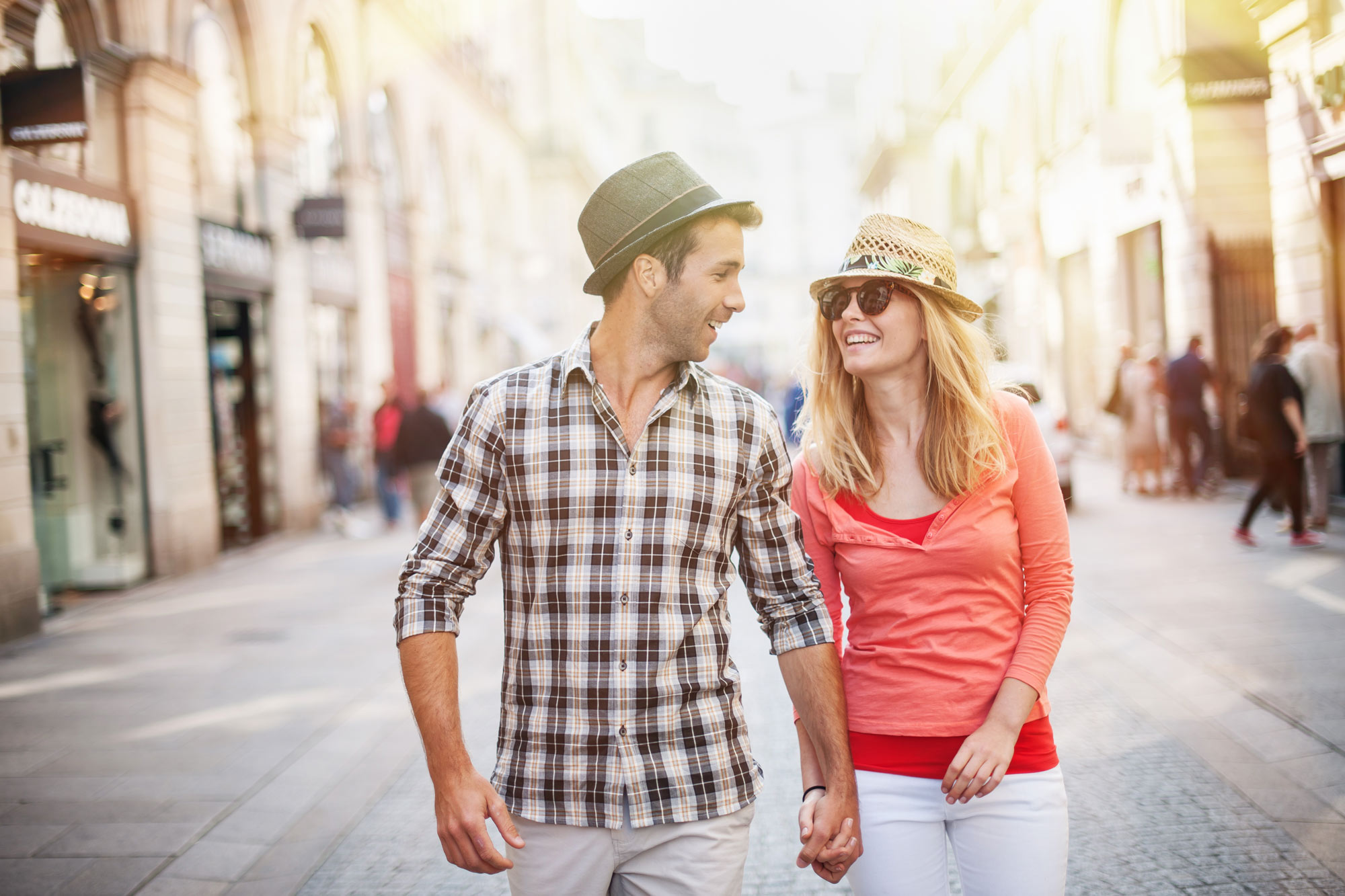 Стиль изображен. Summer couple Walking. А вокруг все гуляют парами. 30s dating. Couple Walking Elegant.