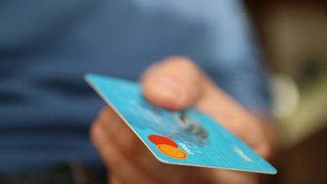 Дебитни vs Кредитни карти – начини на употреба