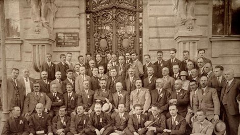 Една великолепна 100-годишнина