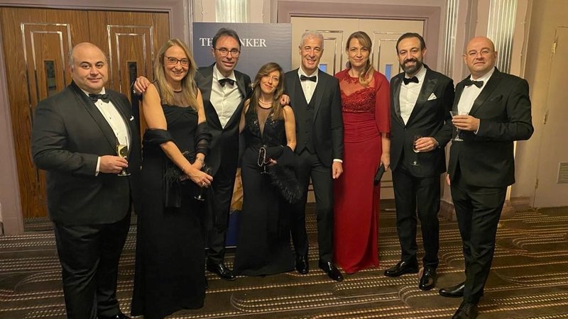 УниКредит Булбанк спечели наградата „Банка на годината в България“ 2023 г. от изданието The Banker 