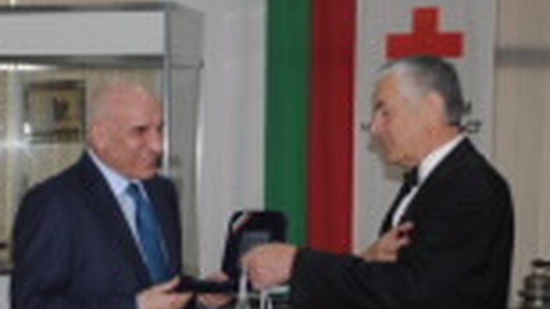 УниКредит Булбанк е отличена с „Почетен знак за благотворителност“ от БЧК