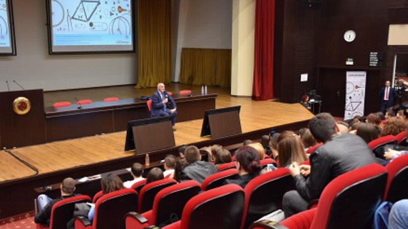 Левон Хампарцумян: Новите технологии ще променят вида на предлаганите услуги, но не и същността на банковата дейност